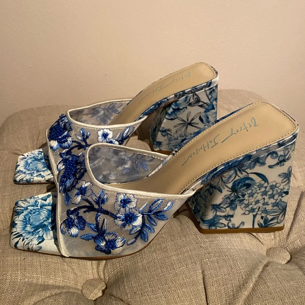 Betsey Johnson Bridal Blue Floral Embellished block heels - Picture 7 of 11